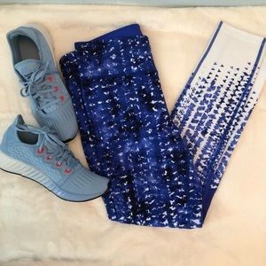 Calvin Klein women’s mid rise traction leggings